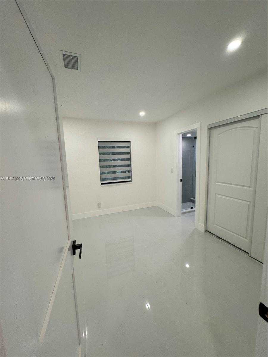 Small Image of 930 NORTH EAST 163RD ST, North Miami Beach Number 22