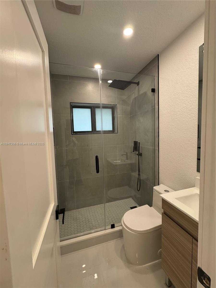 Small Image of 930 NORTH EAST 163RD ST, North Miami Beach Number 24
