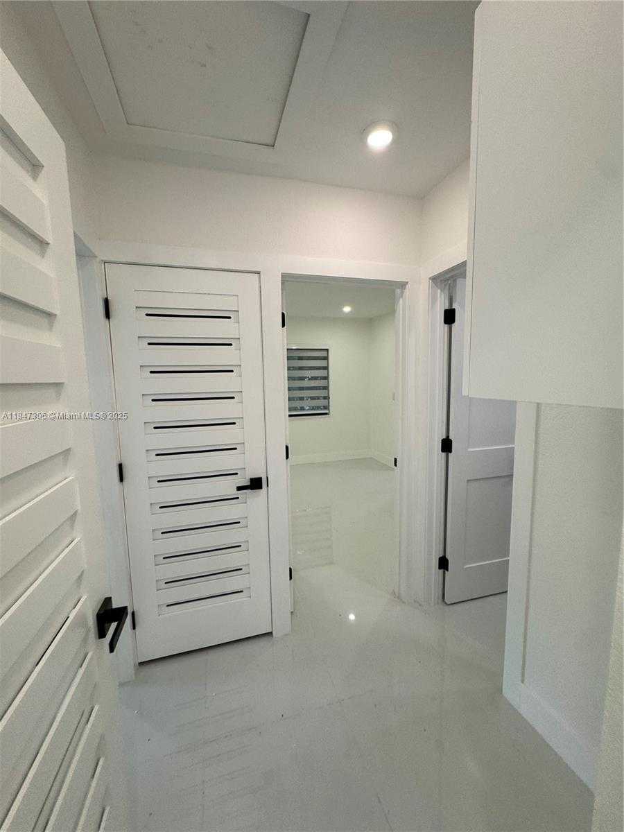 Small Image of 930 NORTH EAST 163RD ST, North Miami Beach Number 25