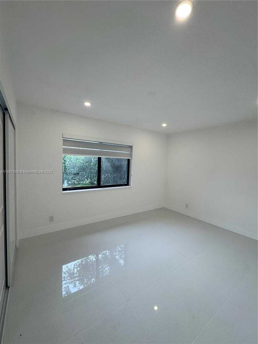 Small Image of 930 NORTH EAST 163RD ST, North Miami Beach Number 27