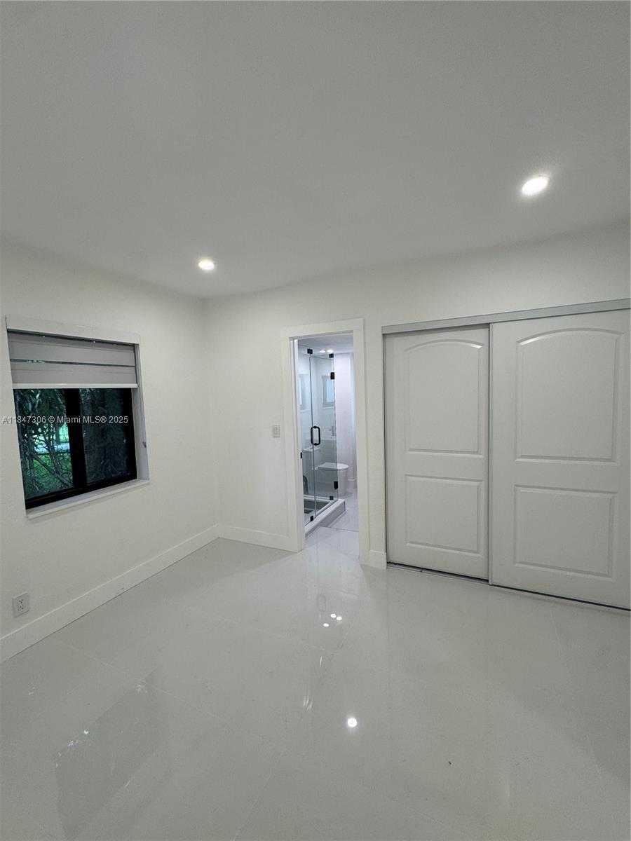 Small Image of 930 NORTH EAST 163RD ST, North Miami Beach Number 28