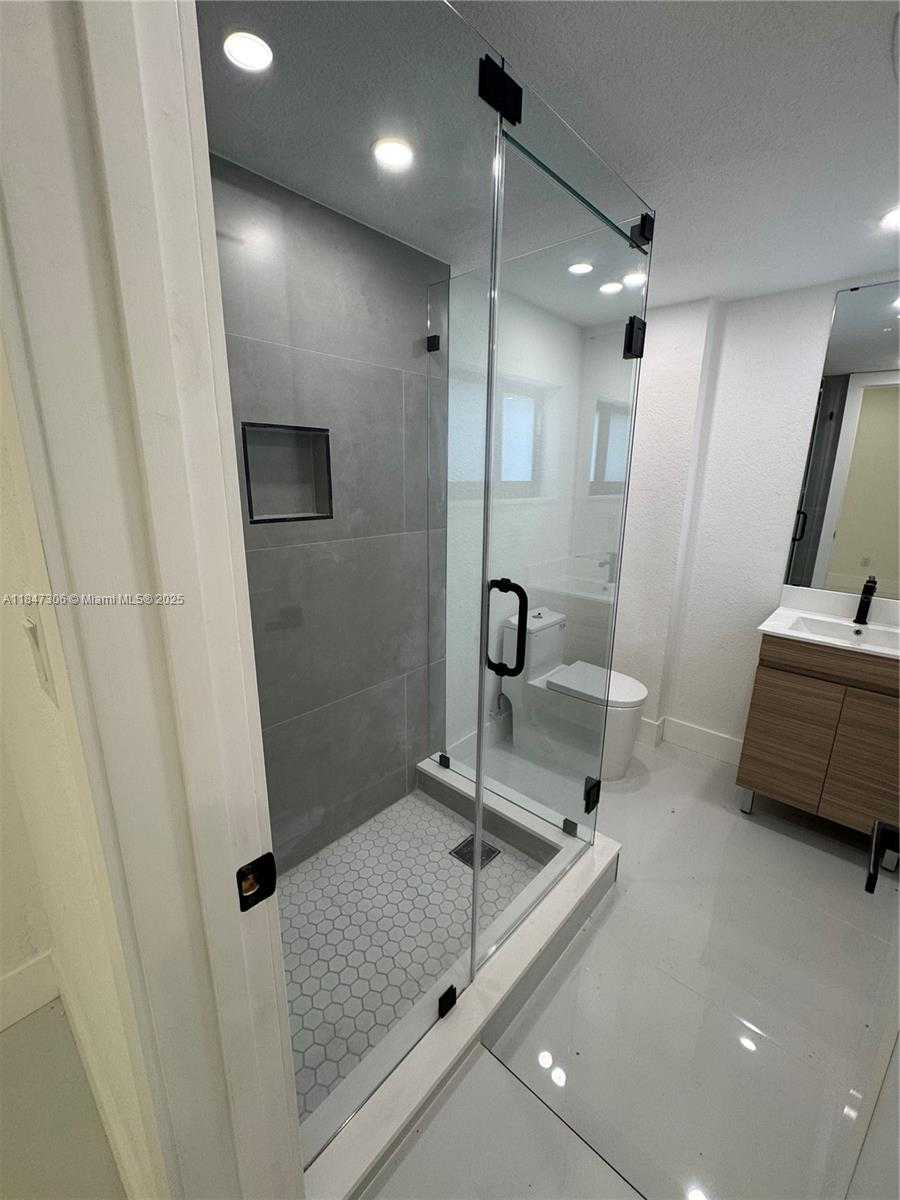 Small Image of 930 NORTH EAST 163RD ST, North Miami Beach Number 30