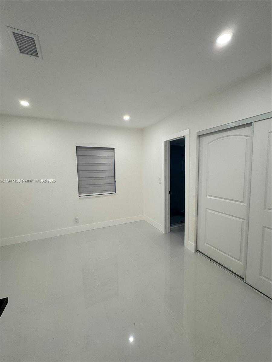 Small Image of 930 NORTH EAST 163RD ST, North Miami Beach Number 31
