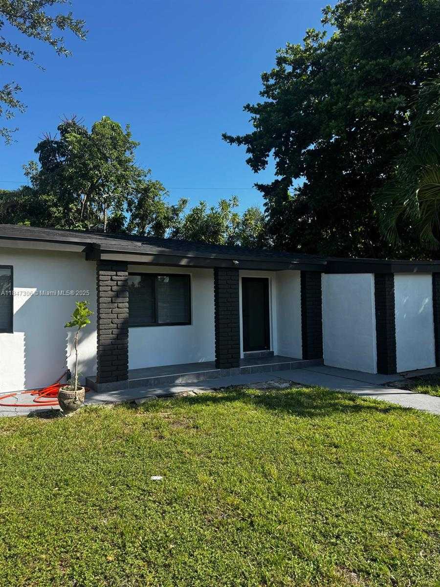Small Image of 930 NORTH EAST 163RD ST, North Miami Beach Number 4