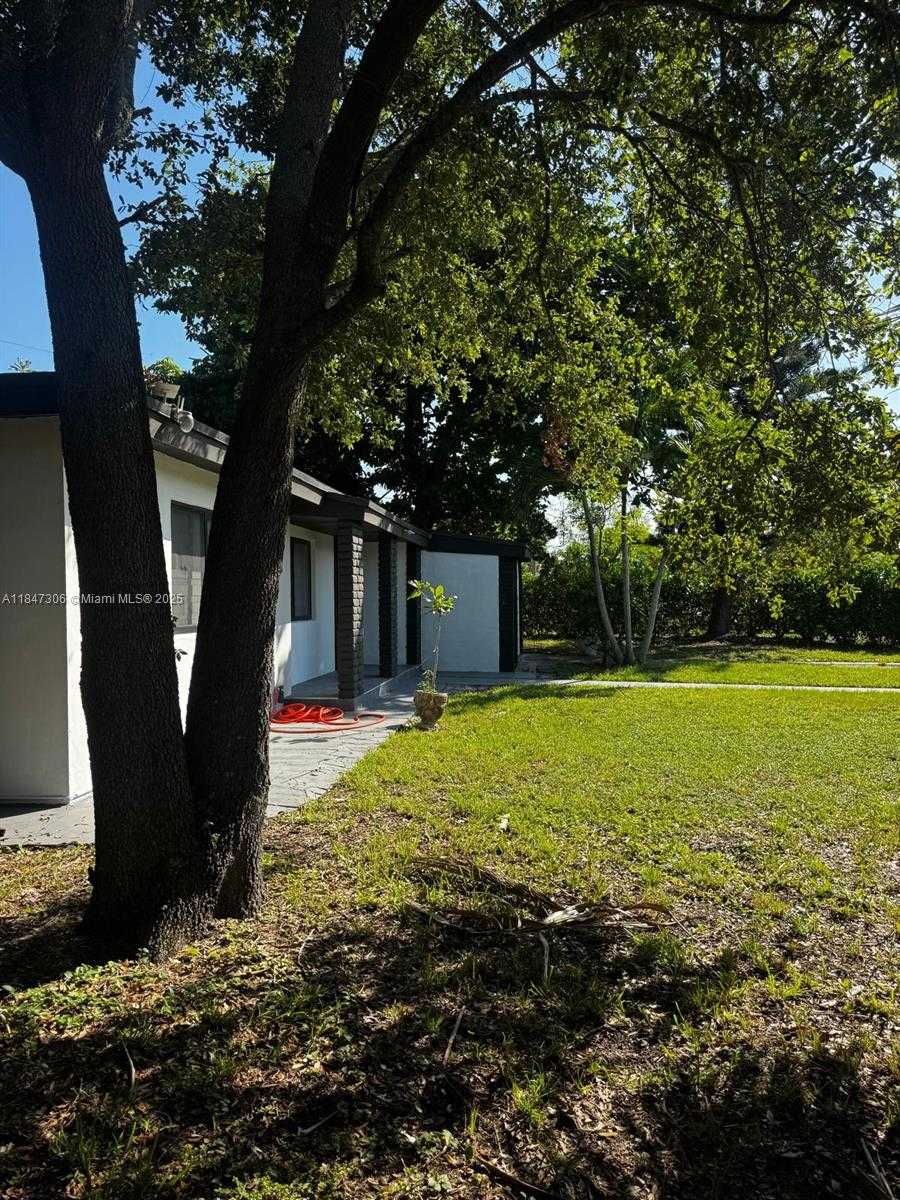 Small Image of 930 NORTH EAST 163RD ST, North Miami Beach Number 6