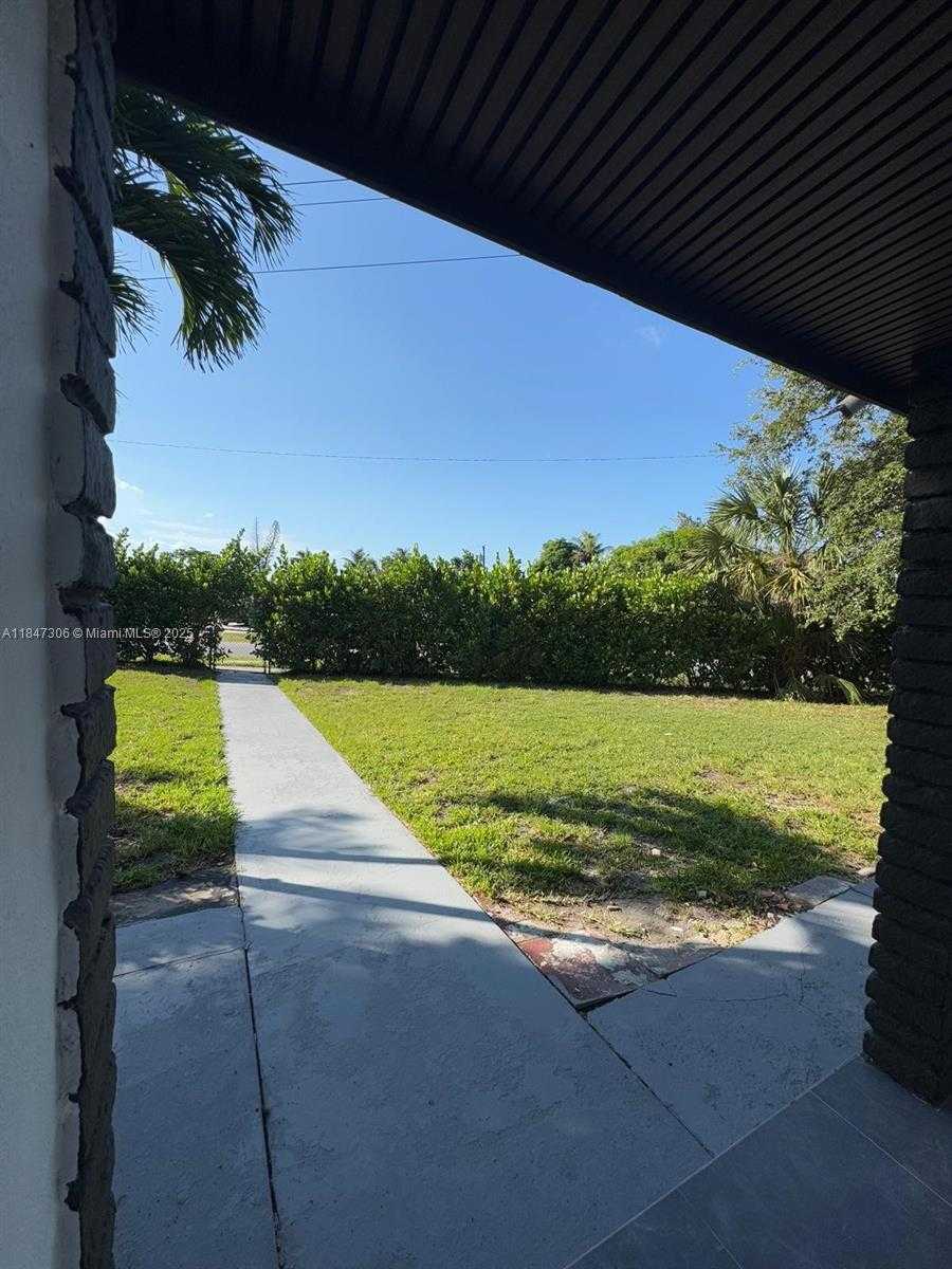 Small Image of 930 NORTH EAST 163RD ST, North Miami Beach Number 7