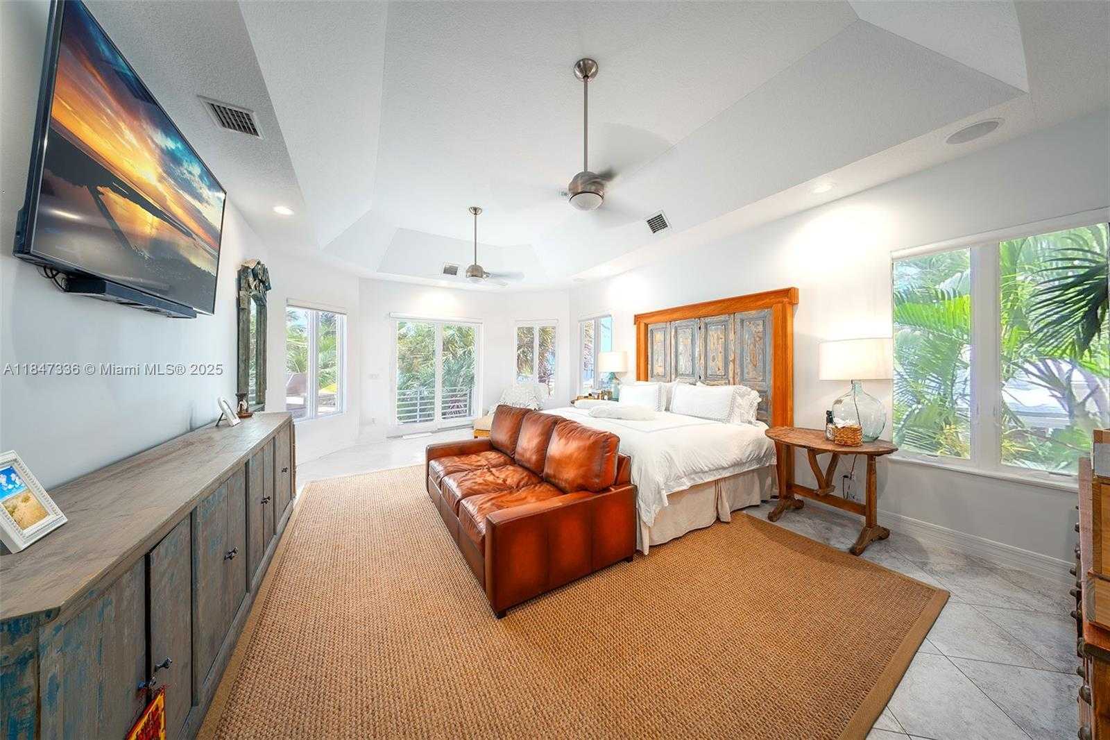 Small Image of 1151 OCEAN DR, Lower Keys Number 13