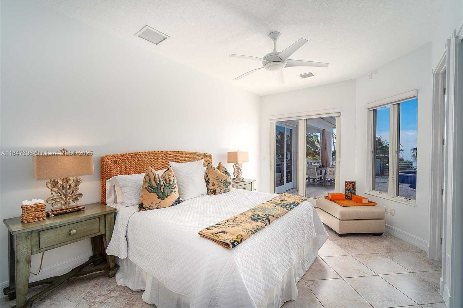 Small Image of 1151 OCEAN DR, Lower Keys Number 15
