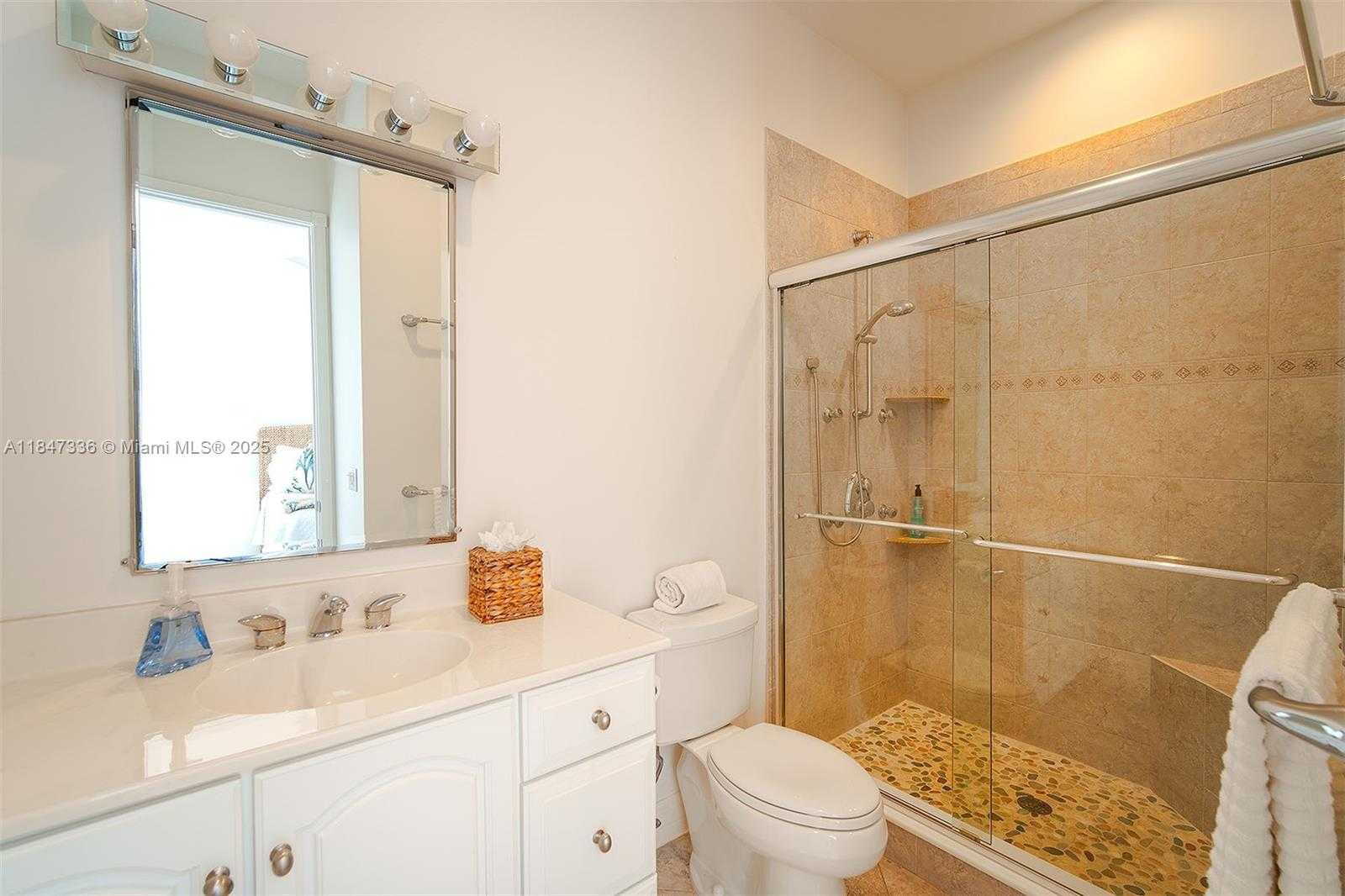 Small Image of 1151 OCEAN DR, Lower Keys Number 16