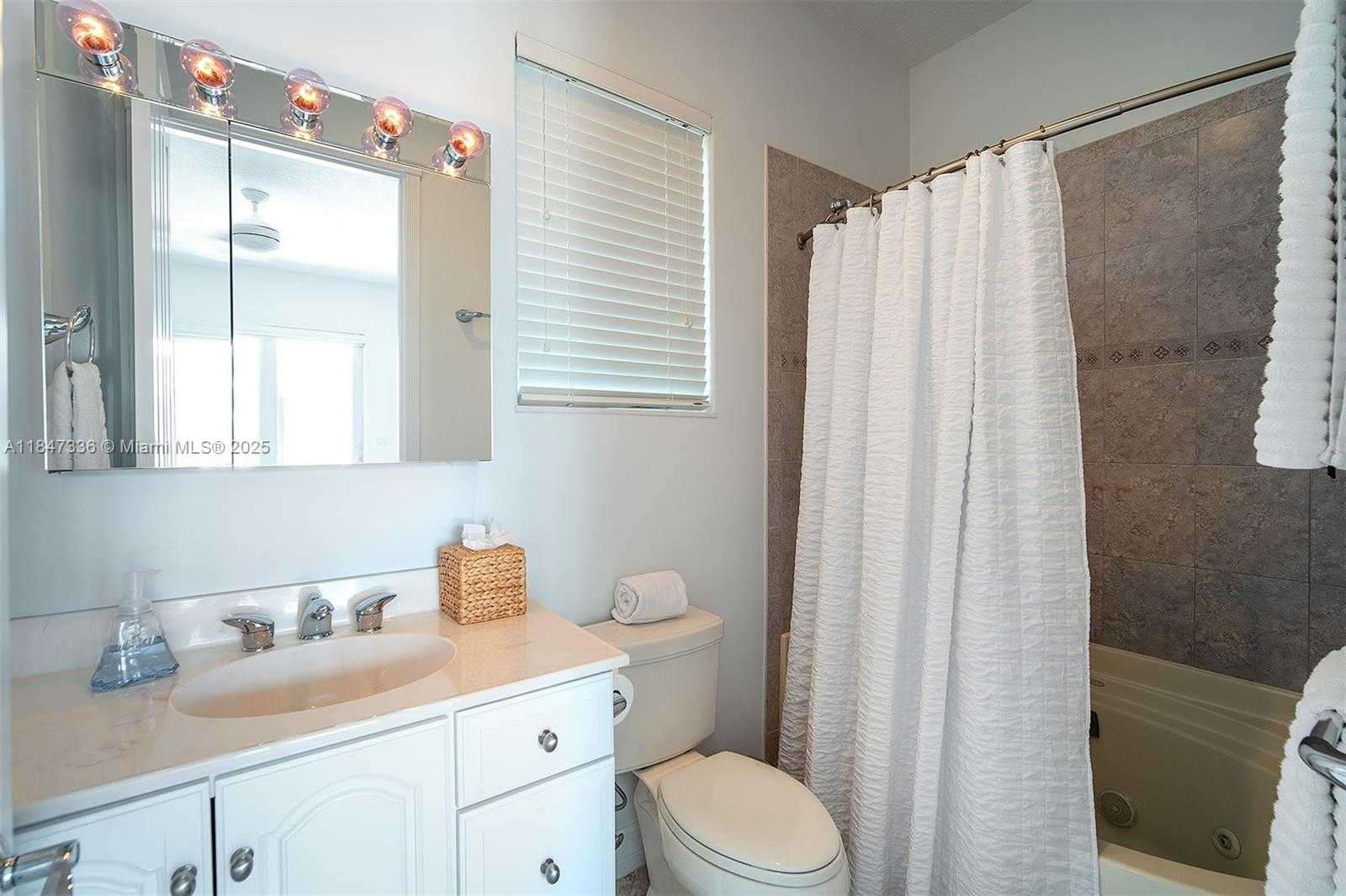 Small Image of 1151 OCEAN DR, Lower Keys Number 19