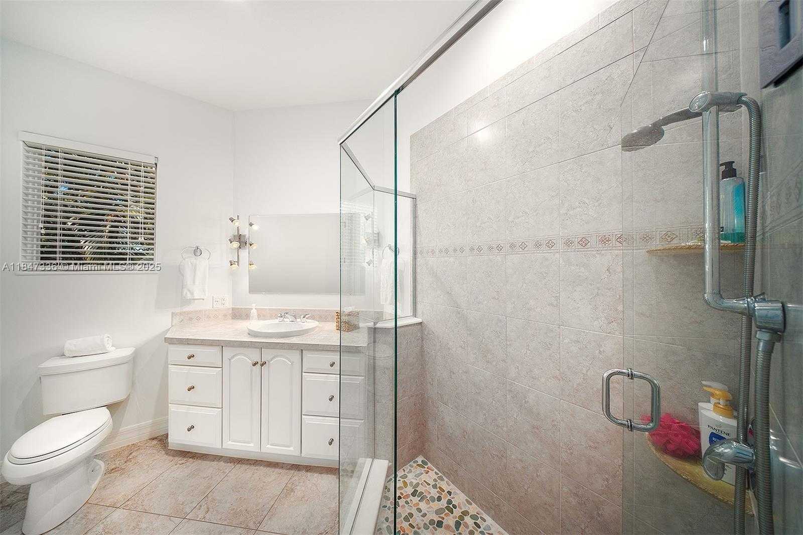 Small Image of 1151 OCEAN DR, Lower Keys Number 21