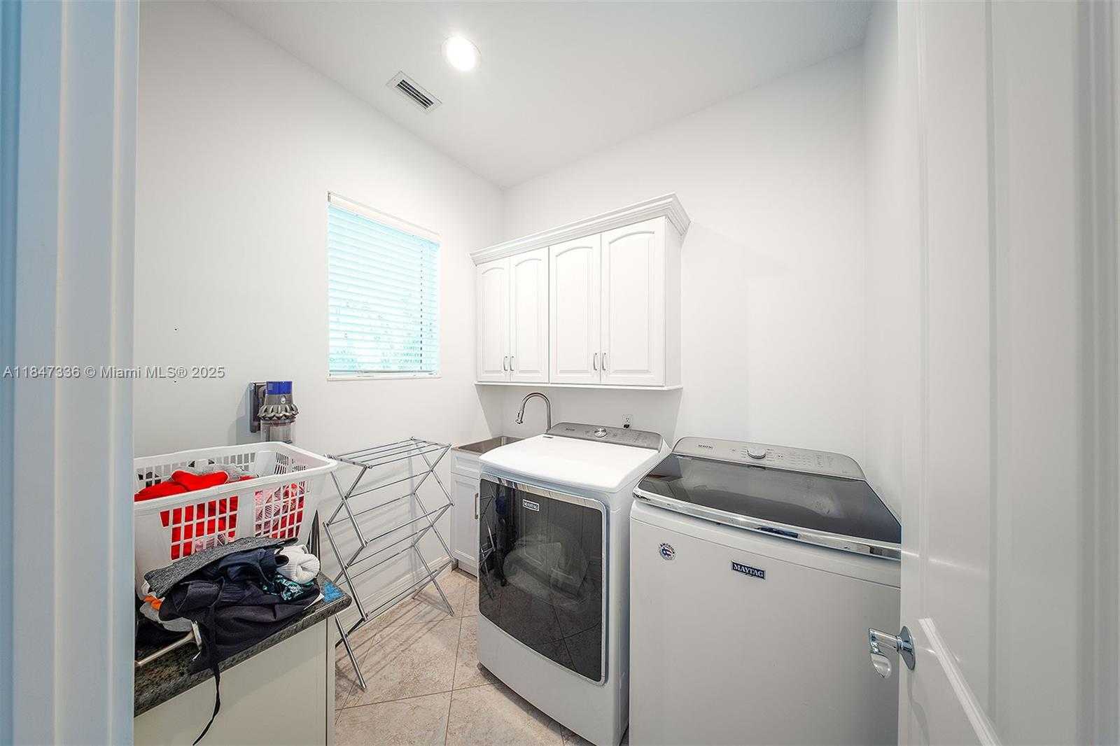 Small Image of 1151 OCEAN DR, Lower Keys Number 23