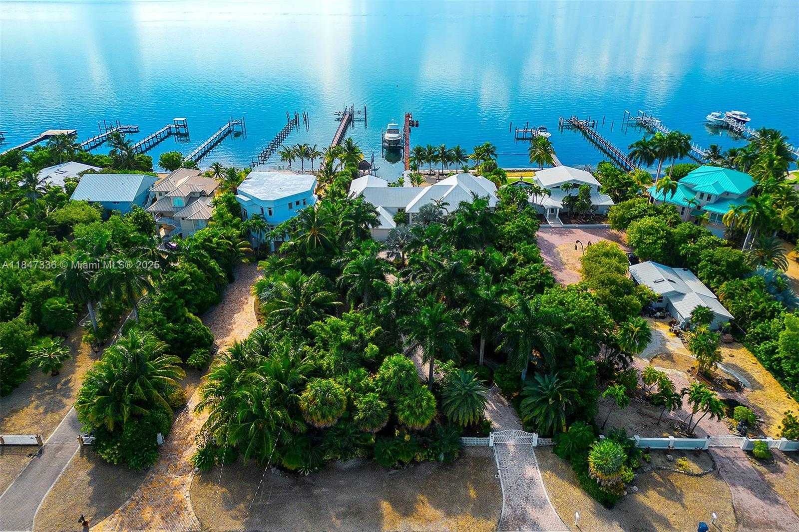 Small Image of 1151 OCEAN DR, Lower Keys Number 25