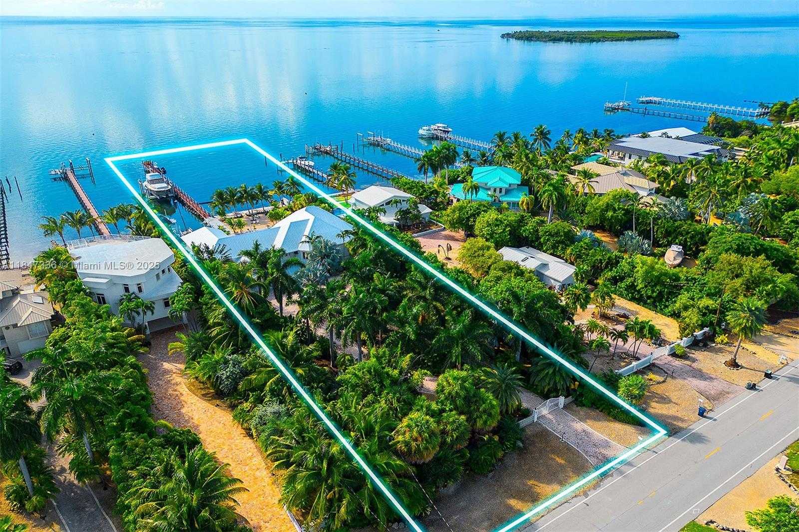 Small Image of 1151 OCEAN DR, Lower Keys Number 26