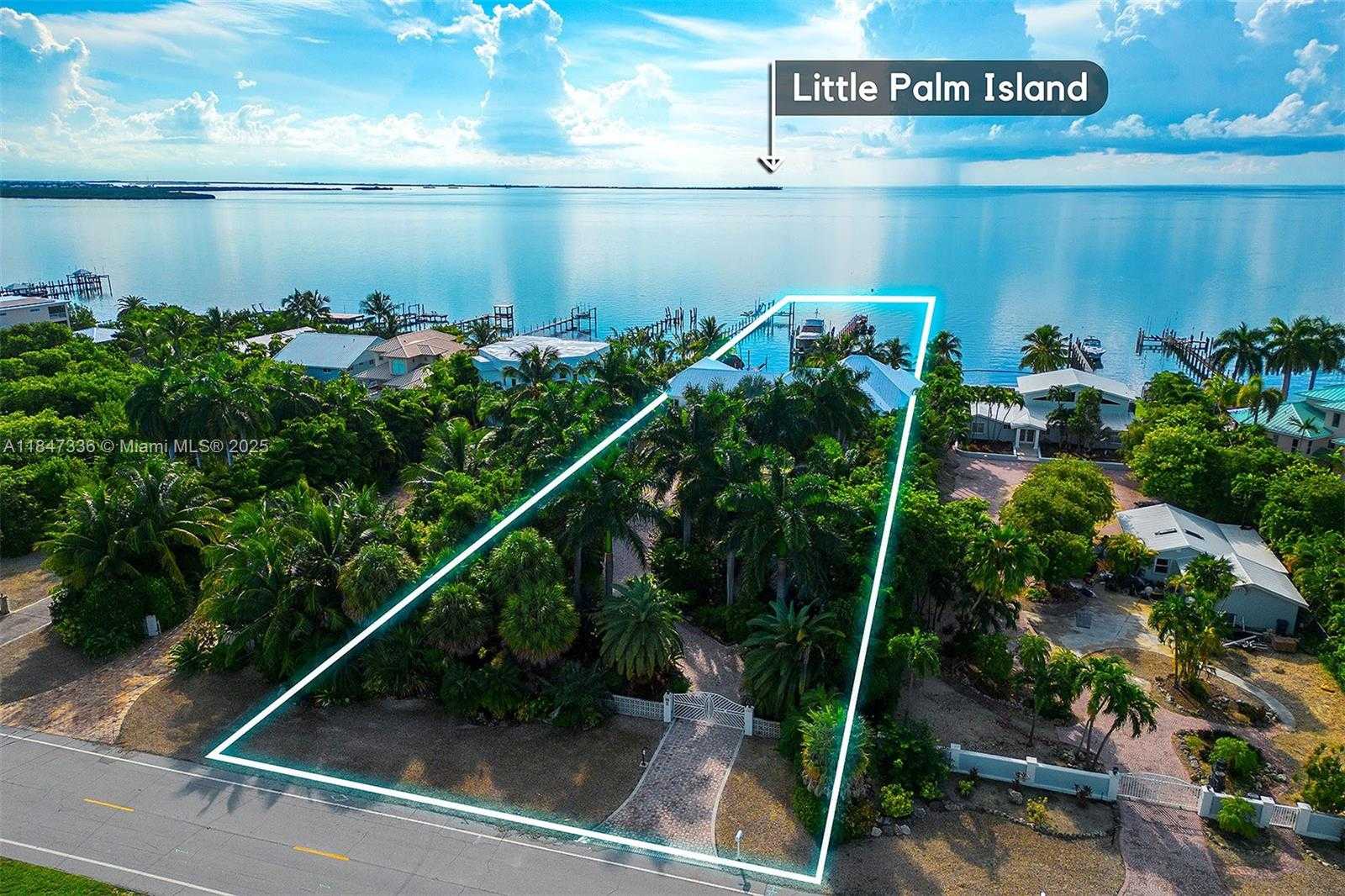 Small Image of 1151 OCEAN DR, Lower Keys Number 27