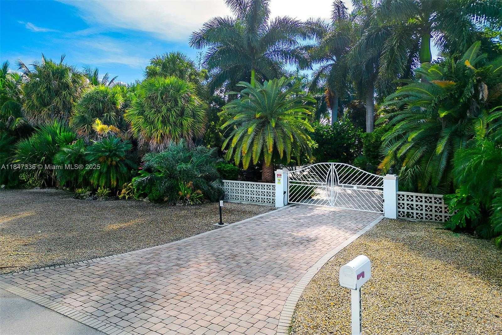 Small Image of 1151 OCEAN DR, Lower Keys Number 28