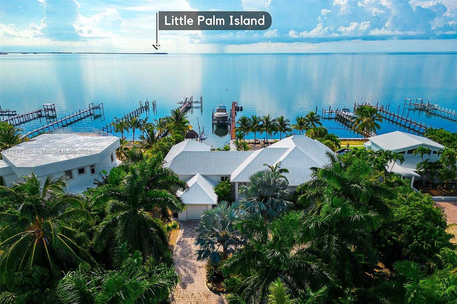 Small Image of 1151 OCEAN DR, Lower Keys Number 29