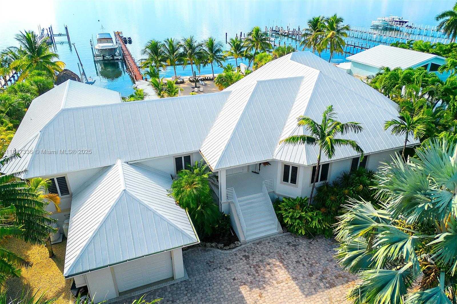Small Image of 1151 OCEAN DR, Lower Keys Number 3