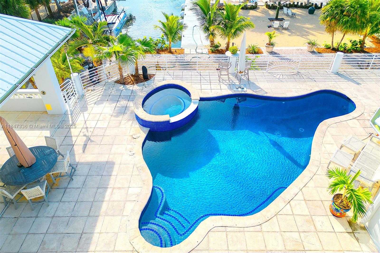 Small Image of 1151 OCEAN DR, Lower Keys Number 30