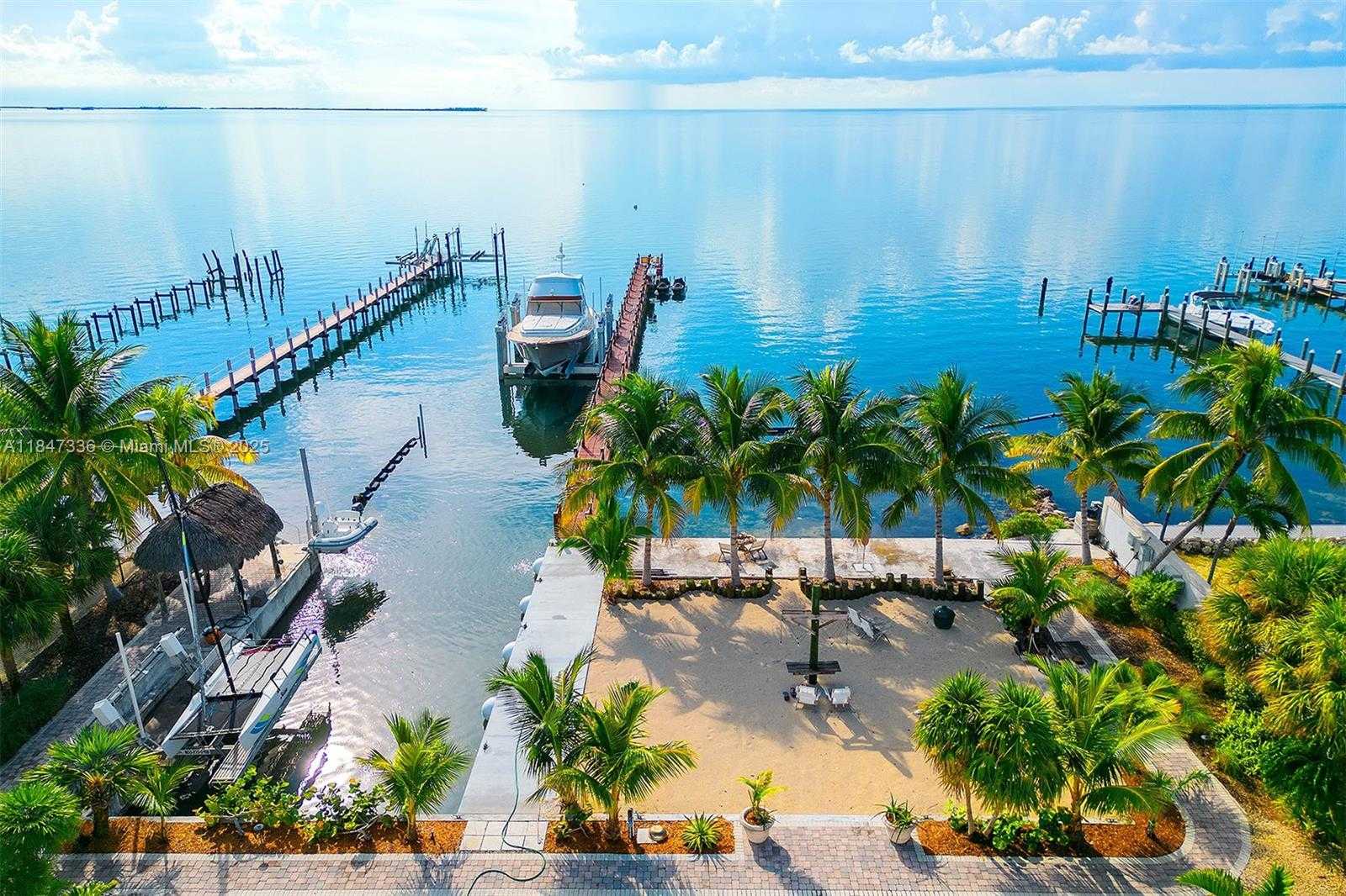 Small Image of 1151 OCEAN DR, Lower Keys Number 31