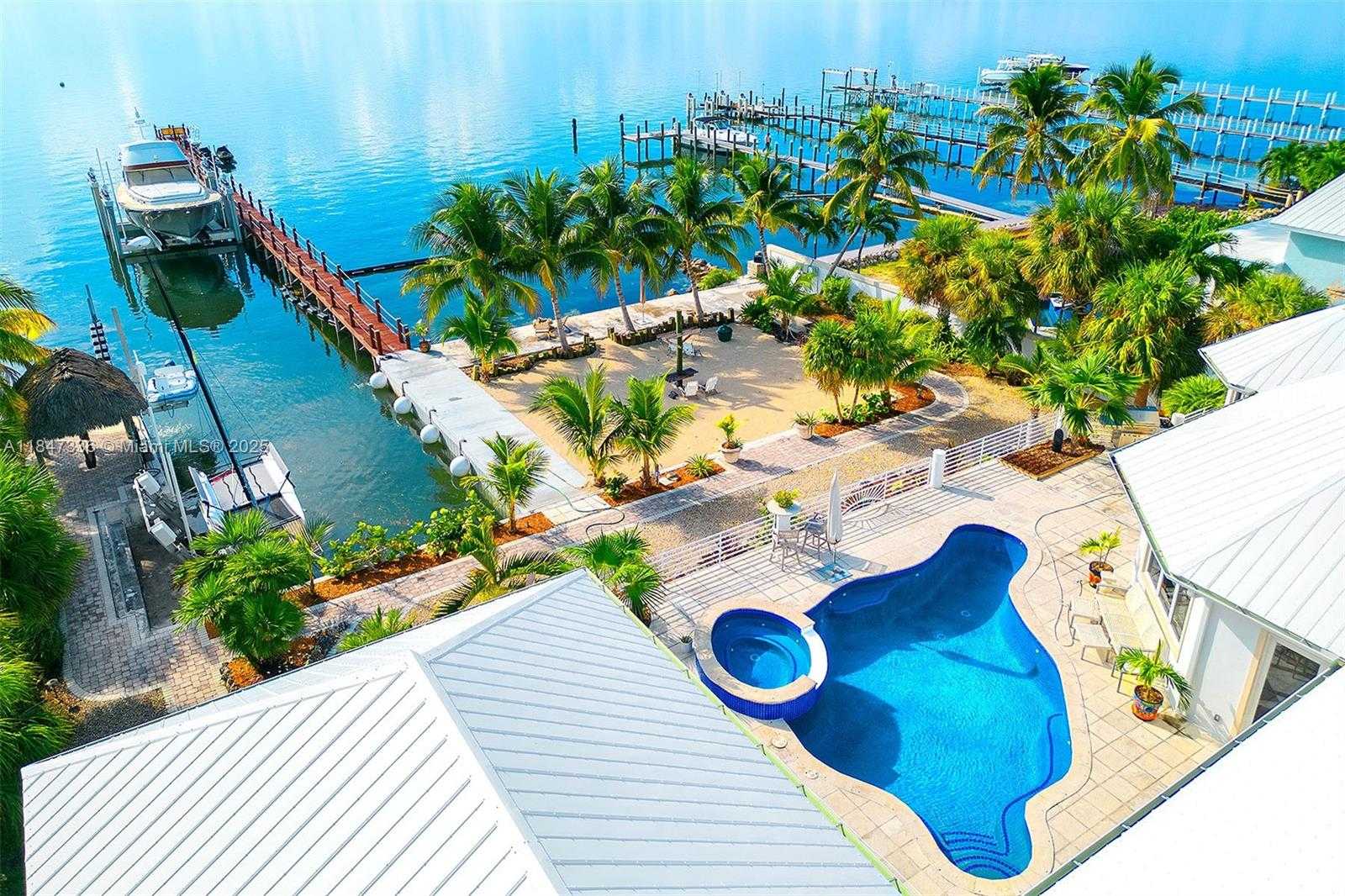 Small Image of 1151 OCEAN DR, Lower Keys Number 32