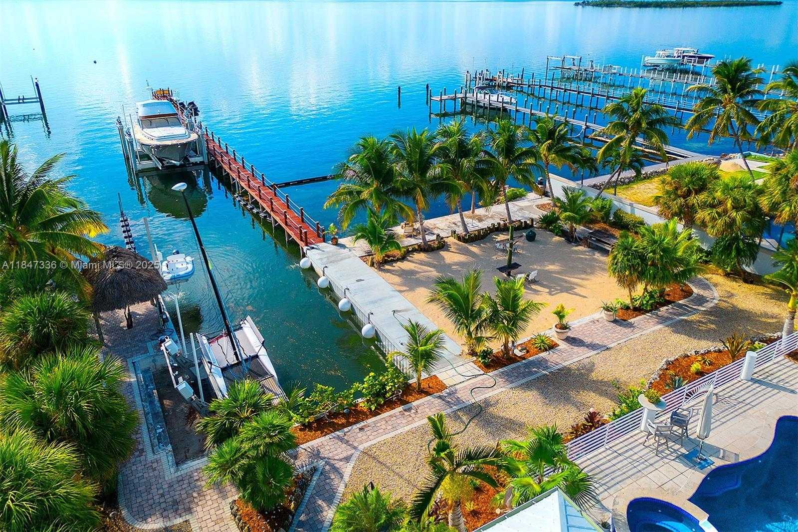 Small Image of 1151 OCEAN DR, Lower Keys Number 33