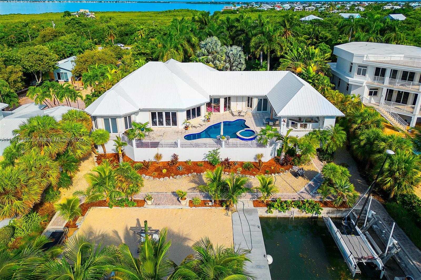 Small Image of 1151 OCEAN DR, Lower Keys Number 35