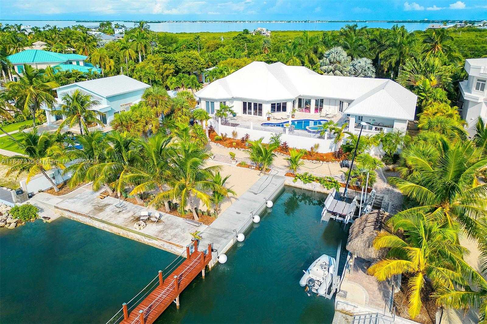 Small Image of 1151 OCEAN DR, Lower Keys Number 36
