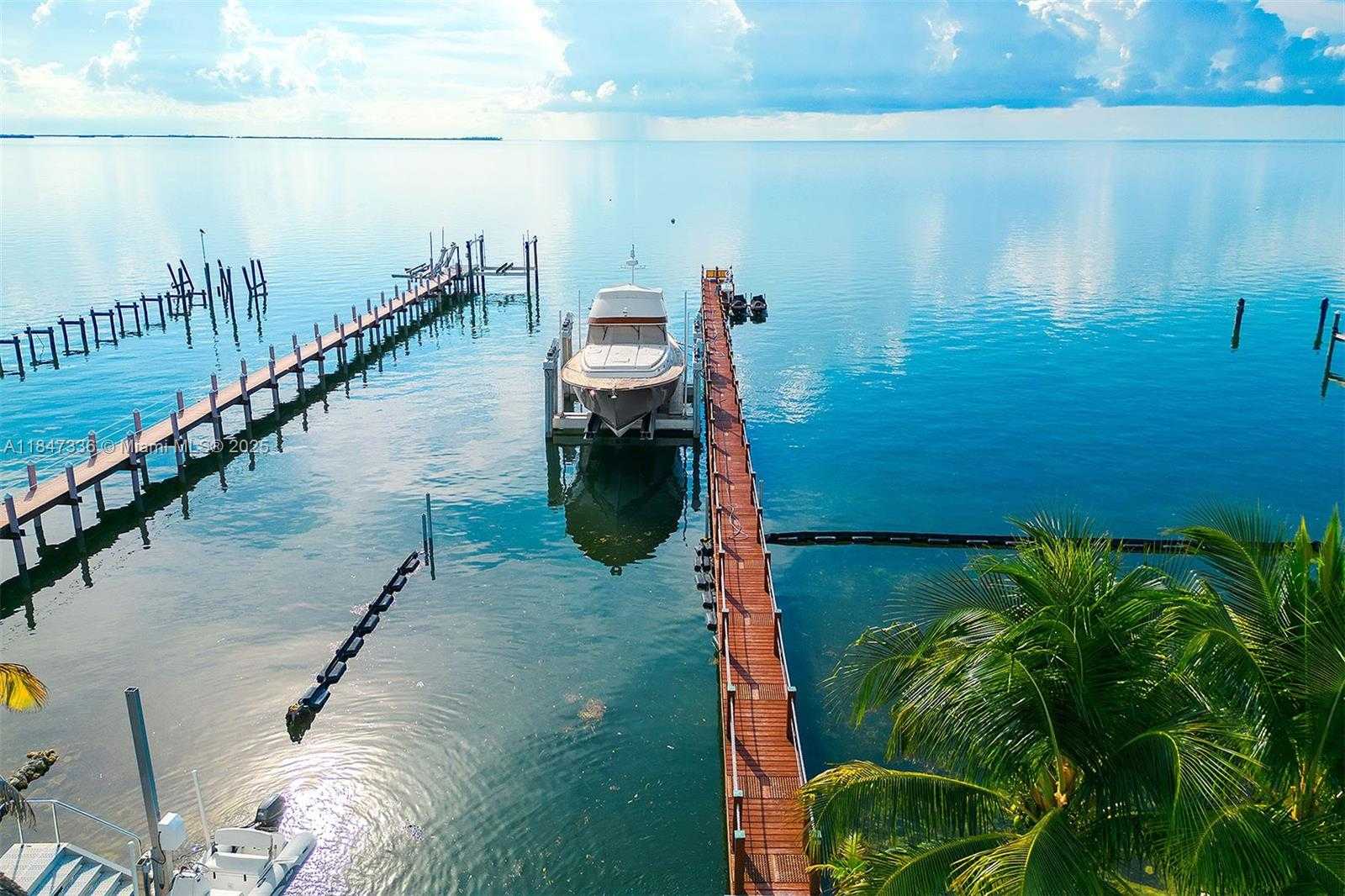 Small Image of 1151 OCEAN DR, Lower Keys Number 39