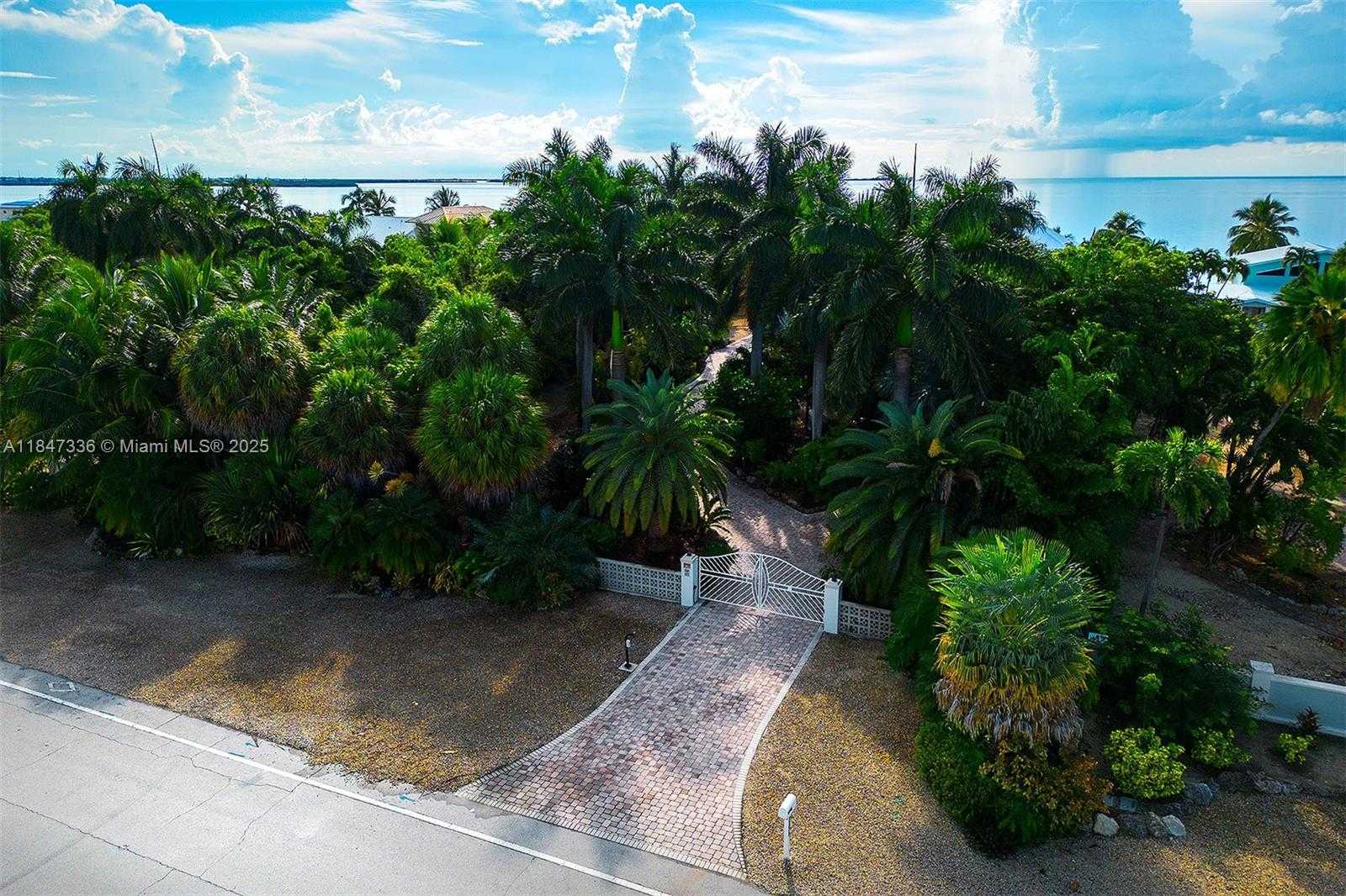 Small Image of 1151 OCEAN DR, Lower Keys Number 4