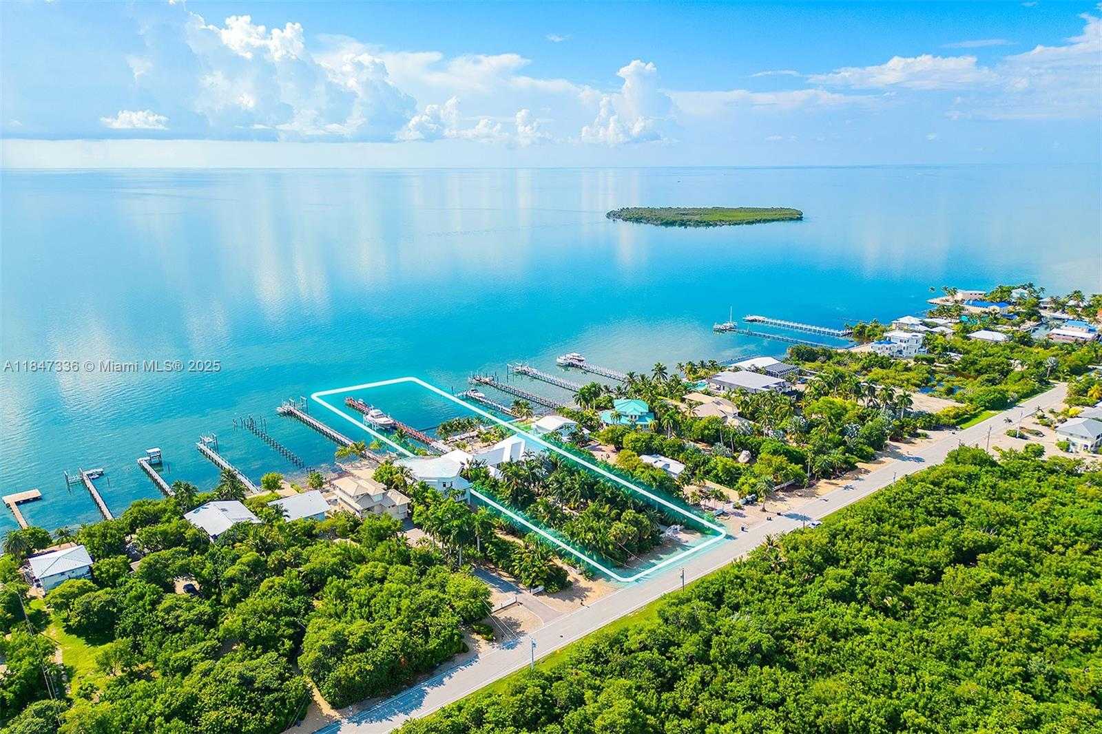 Small Image of 1151 OCEAN DR, Lower Keys Number 45