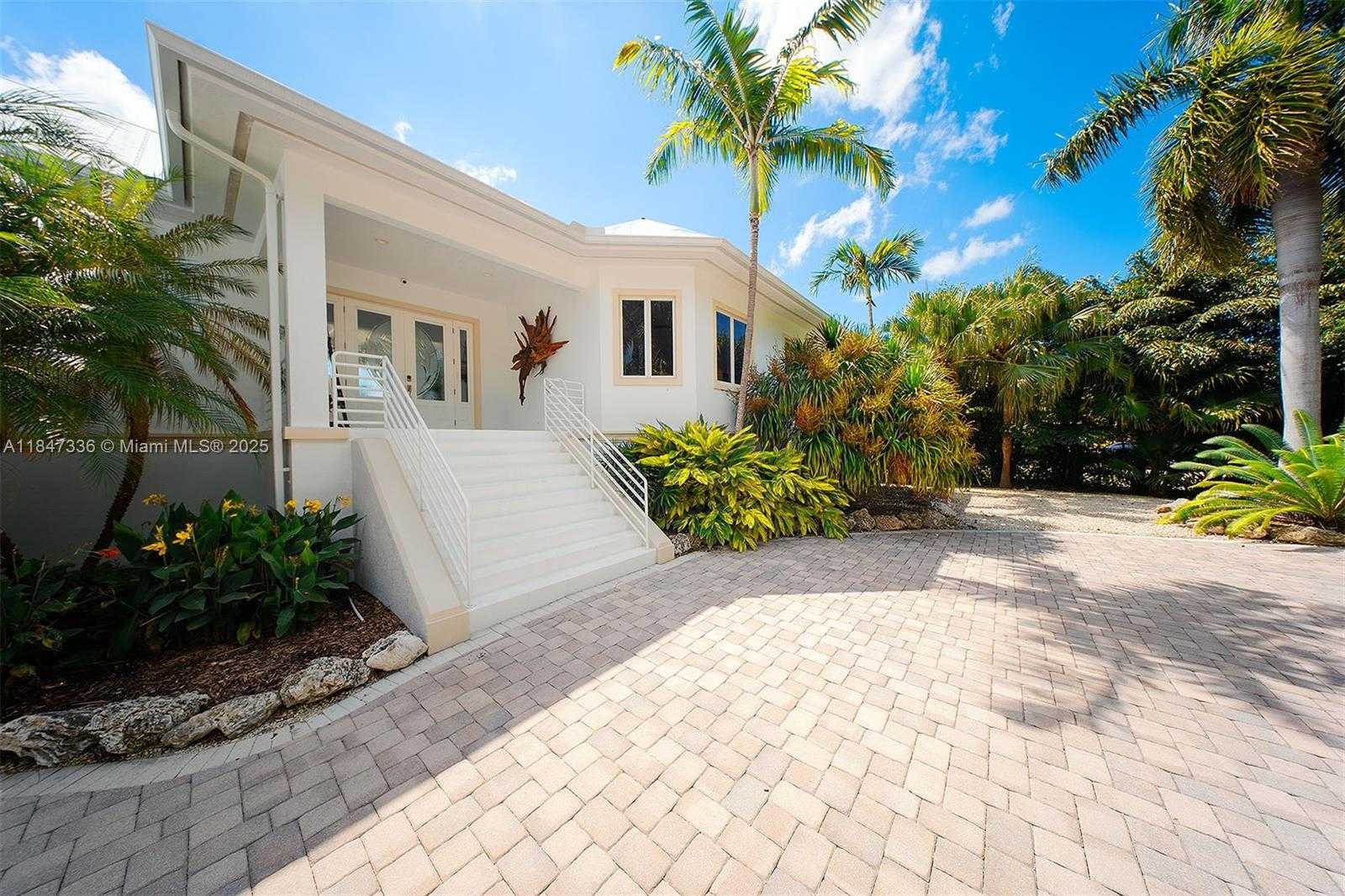 Small Image of 1151 OCEAN DR, Lower Keys Number 46