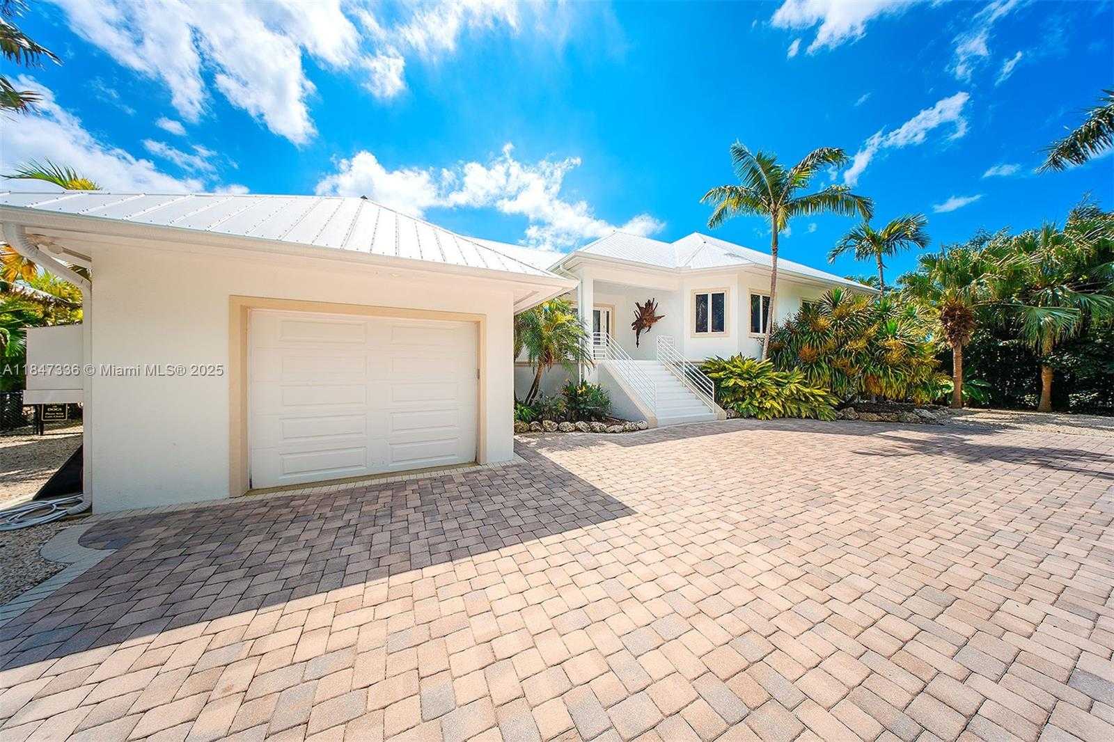 Small Image of 1151 OCEAN DR, Lower Keys Number 47