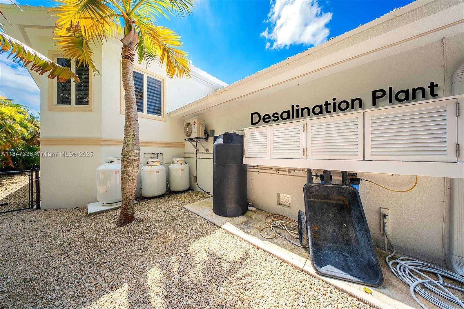 Small Image of 1151 OCEAN DR, Lower Keys Number 48