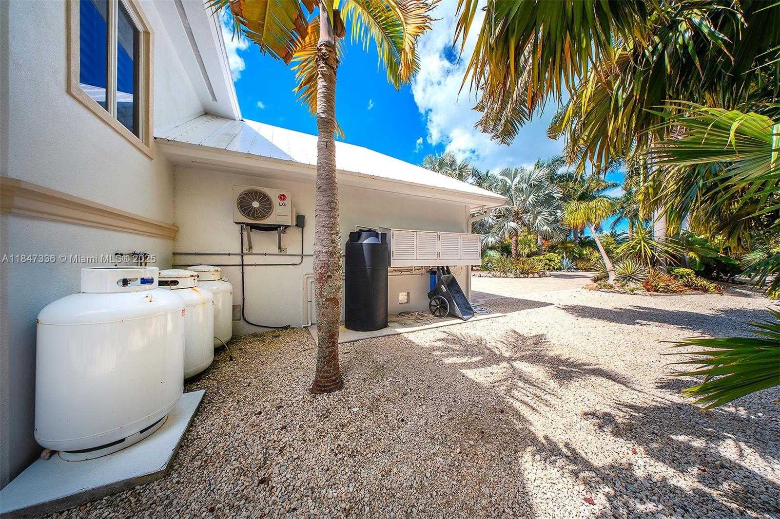 Small Image of 1151 OCEAN DR, Lower Keys Number 49