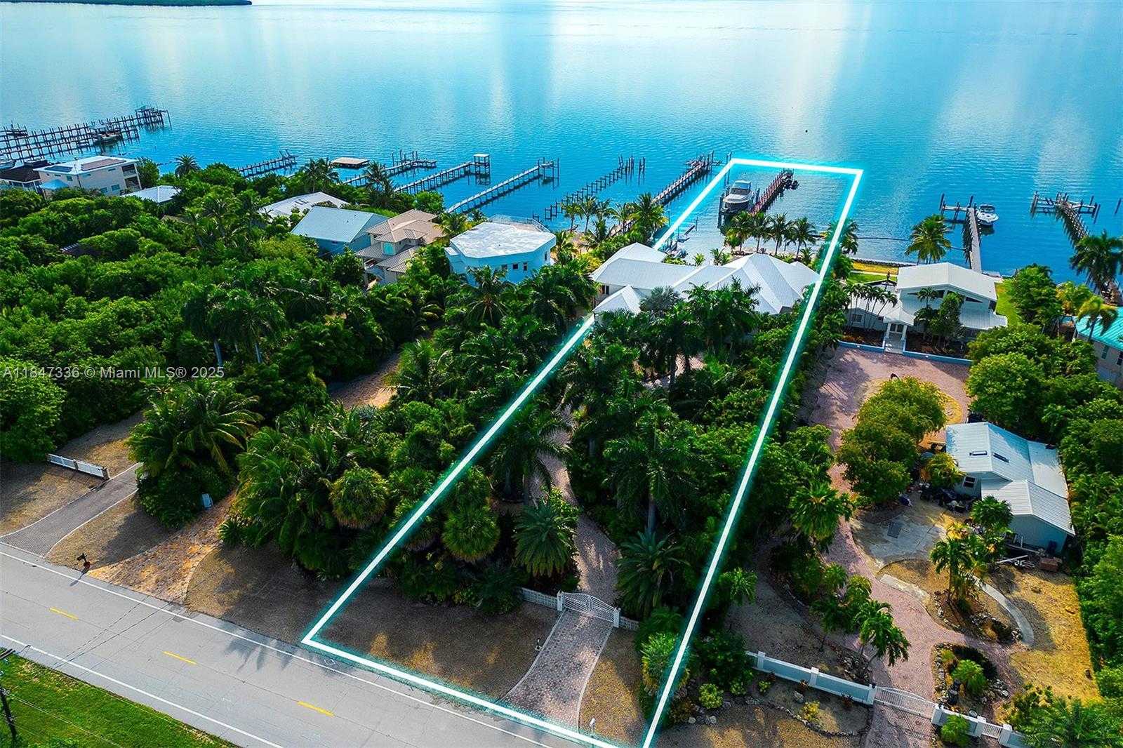 Small Image of 1151 OCEAN DR, Lower Keys Number 5