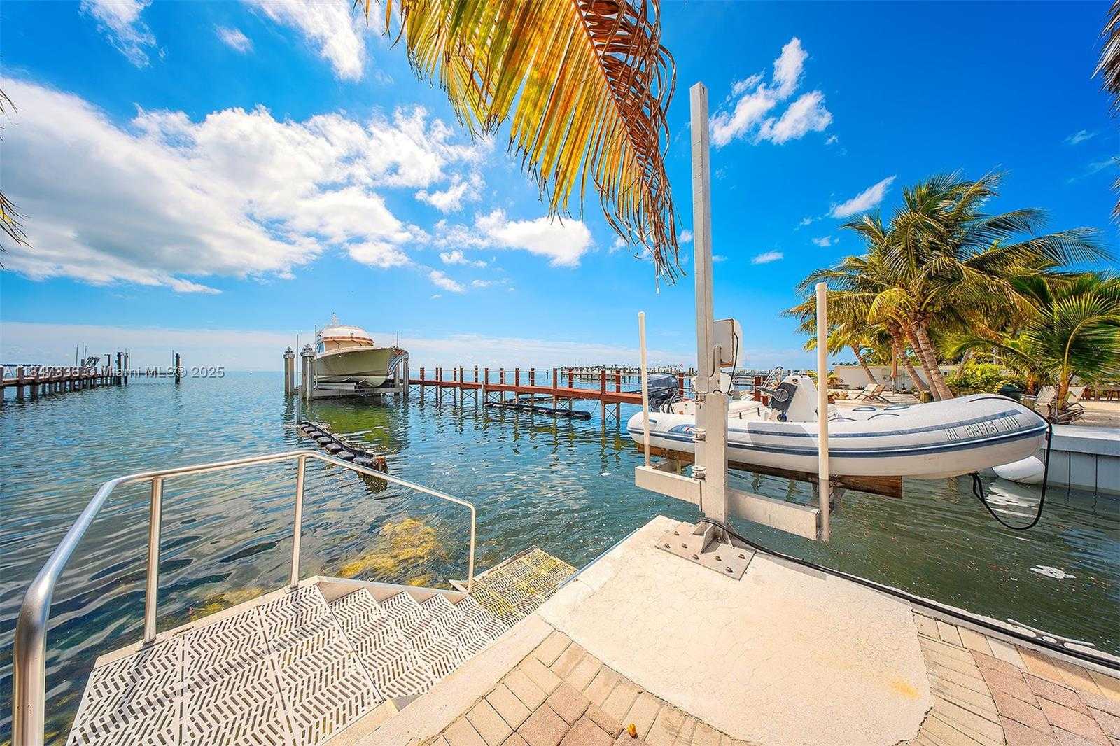 Small Image of 1151 OCEAN DR, Lower Keys Number 54