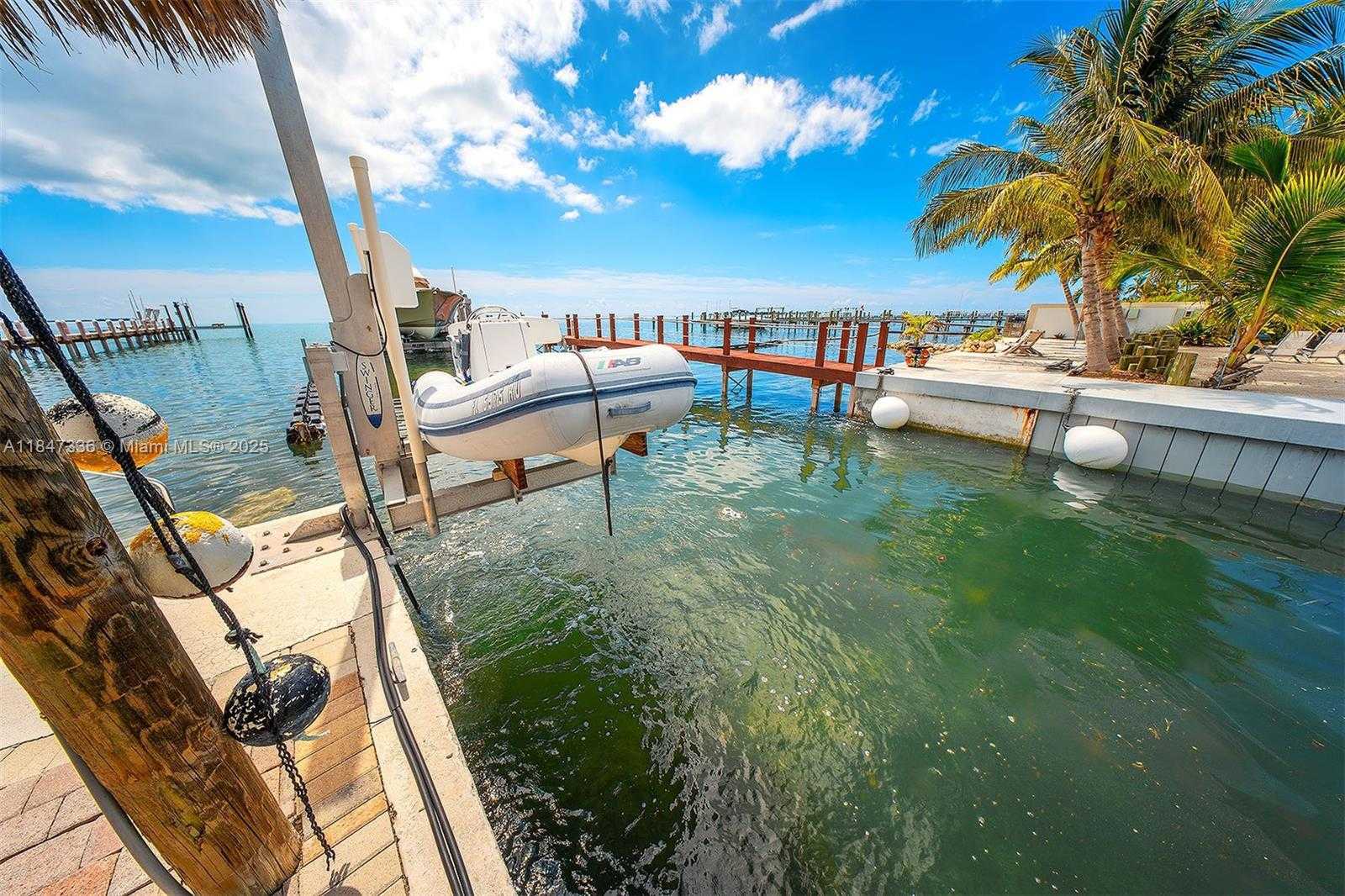 Small Image of 1151 OCEAN DR, Lower Keys Number 55