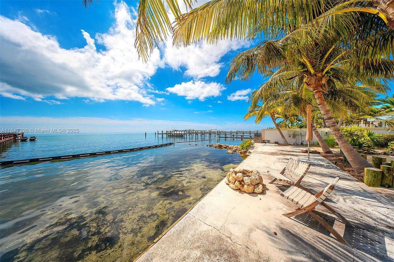 Small Image of 1151 OCEAN DR, Lower Keys Number 57