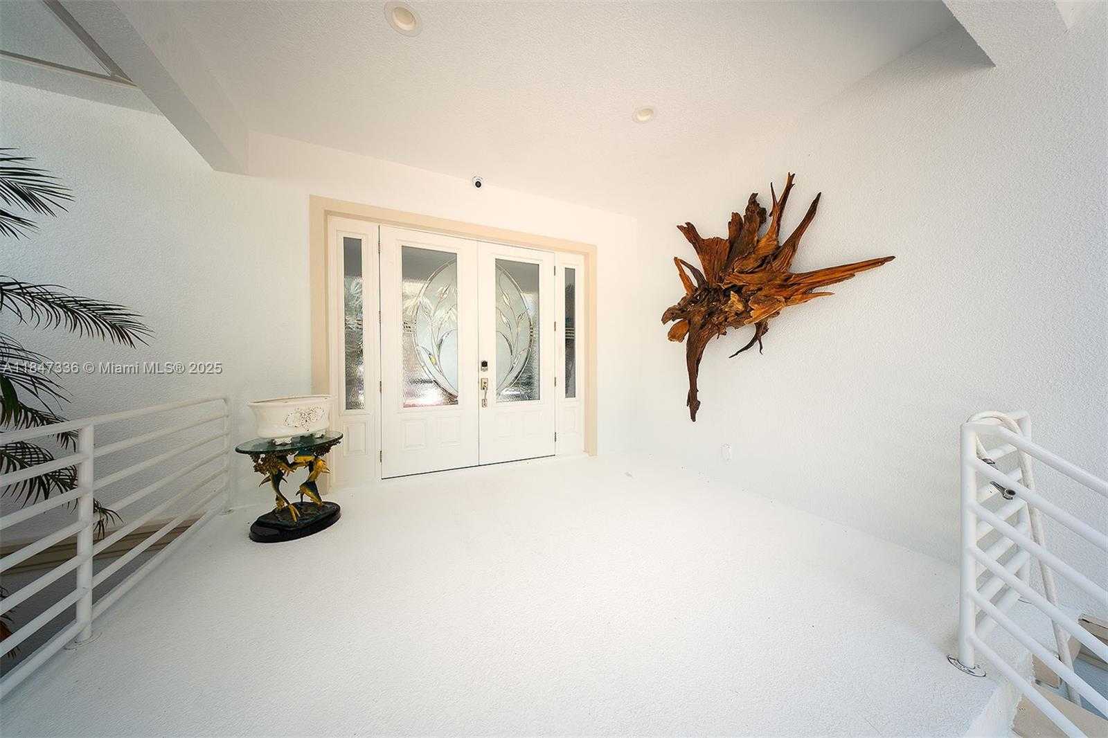 Small Image of 1151 OCEAN DR, Lower Keys Number 6