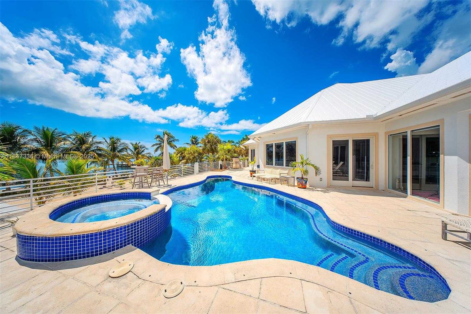 Small Image of 1151 OCEAN DR, Lower Keys Number 60