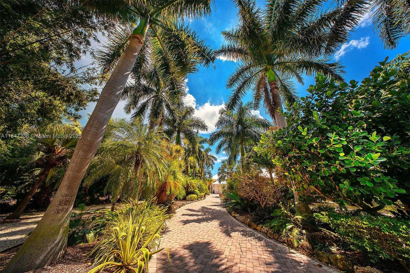 Small Image of 1151 OCEAN DR, Lower Keys Number 61