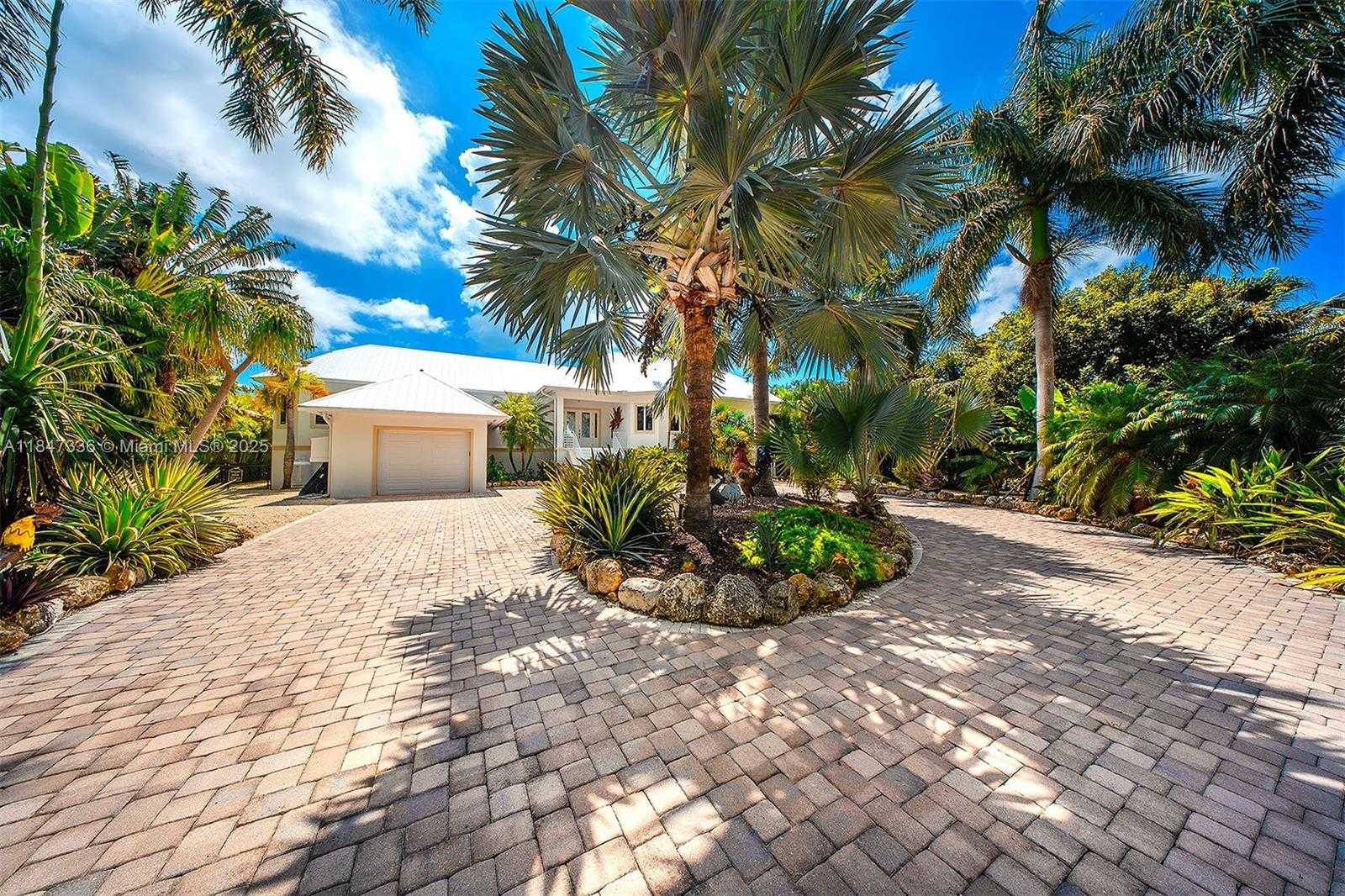 Small Image of 1151 OCEAN DR, Lower Keys Number 69