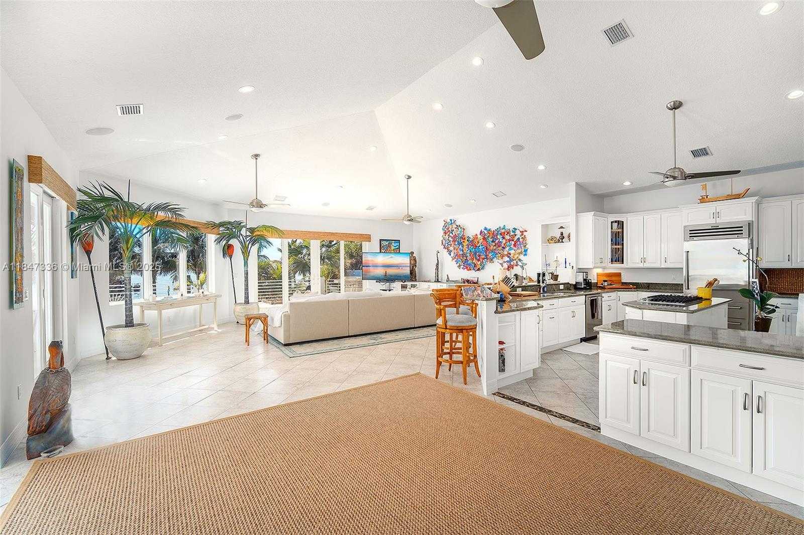 Small Image of 1151 OCEAN DR, Lower Keys Number 72
