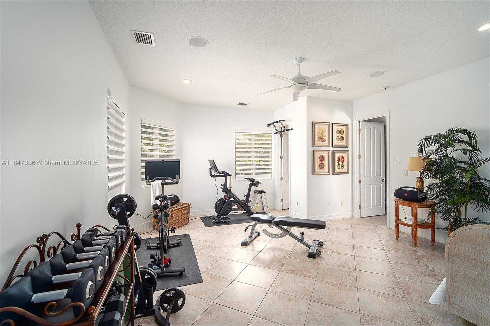 Small Image of 1151 OCEAN DR, Lower Keys Number 80