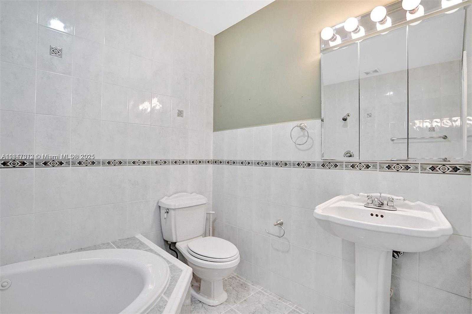 Small Image of 281 NORTH EAST 169TH ST, North Miami Beach Number 15