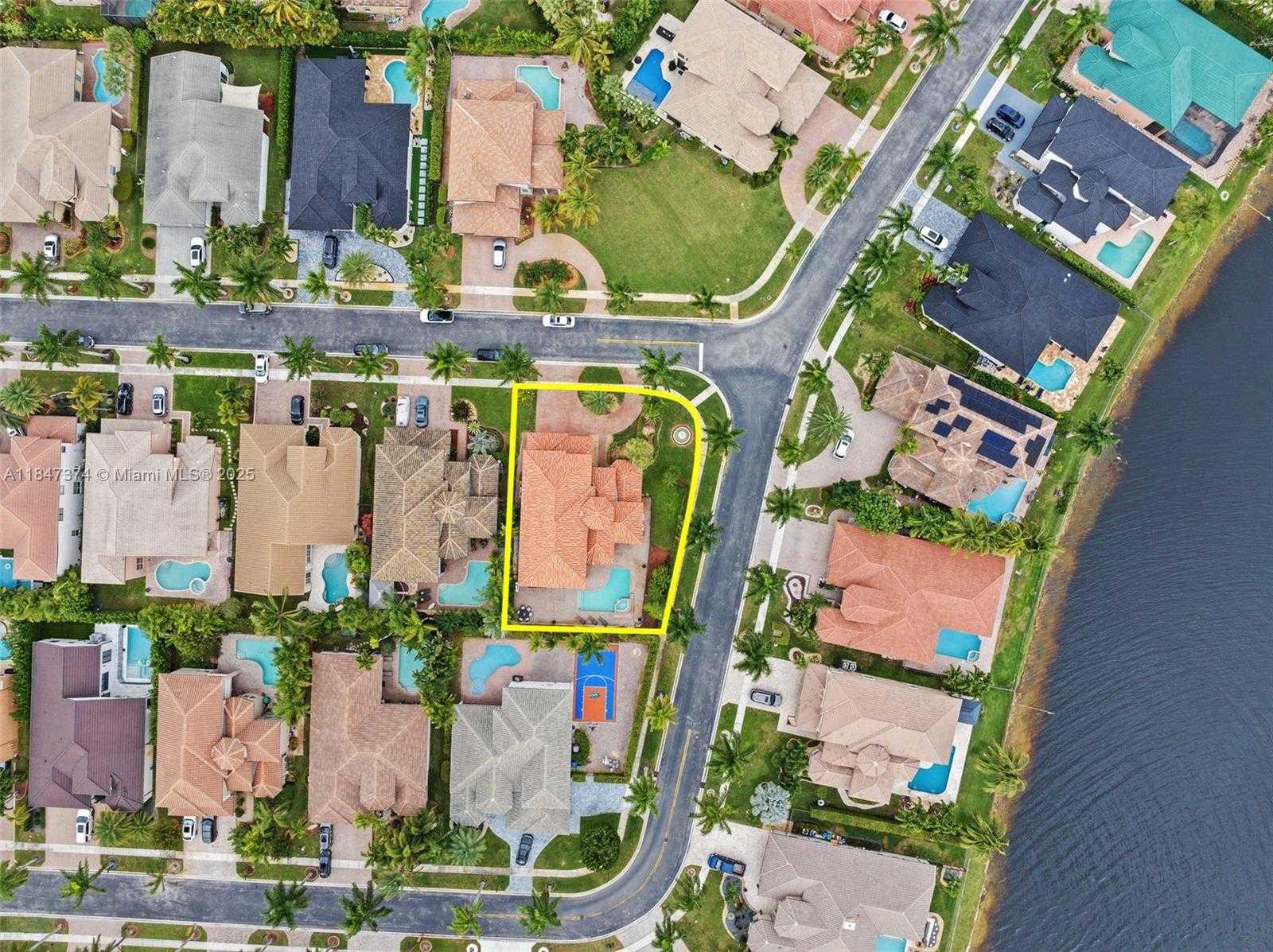 Small Image of 18900 SOUTH WEST 32ND CT, Miramar Number 39