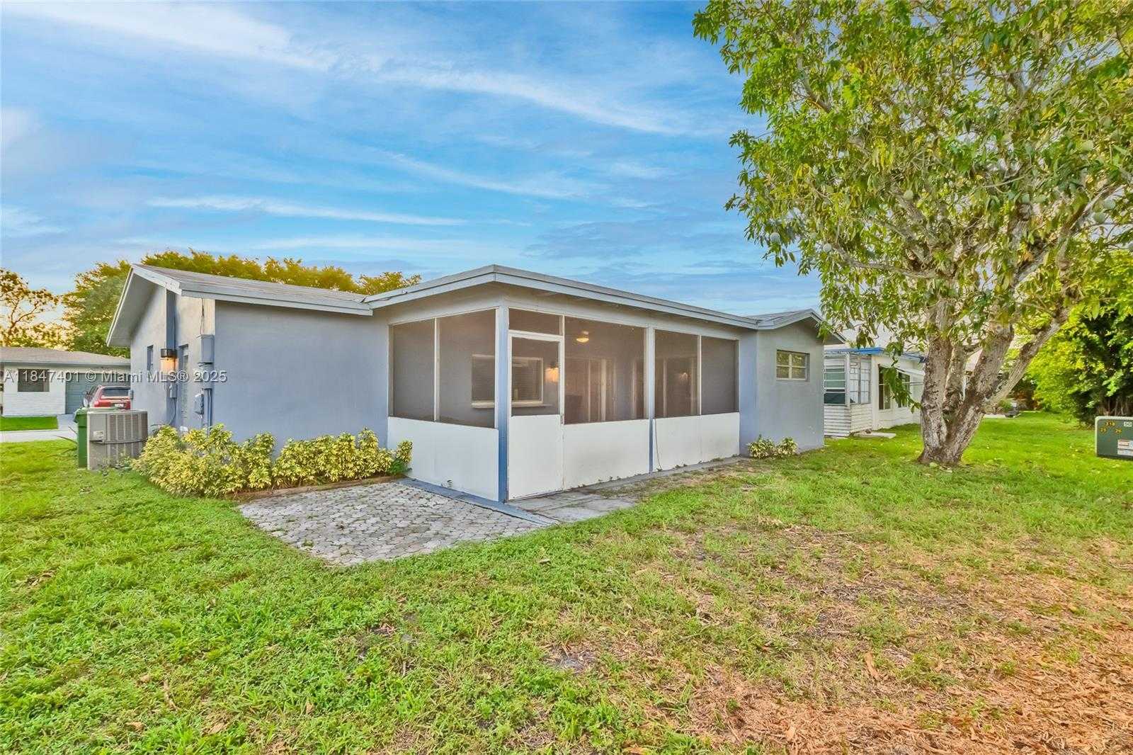 Small Image of 980 NORTH WEST 69 AVE, Margate Number 21