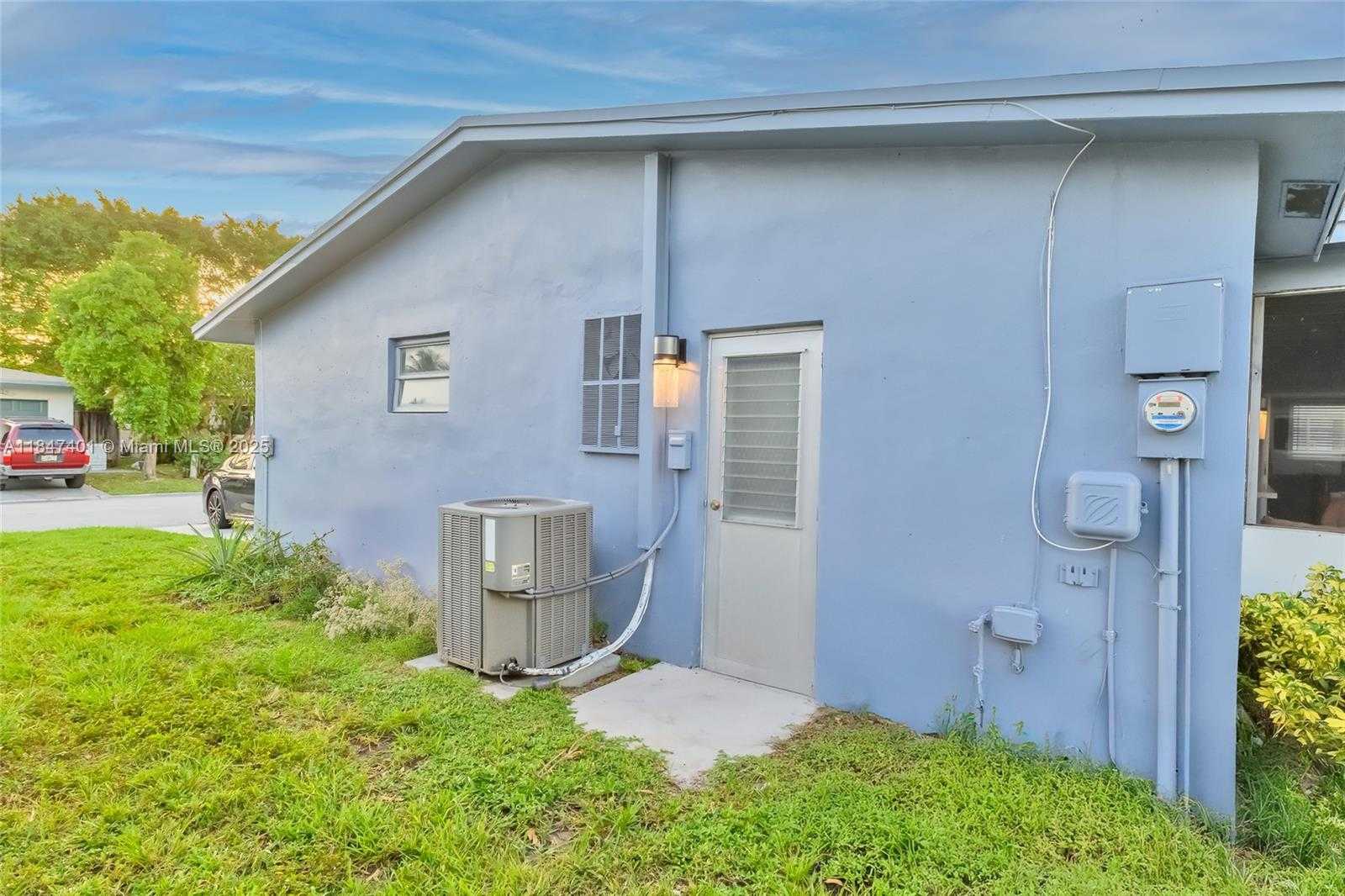 Small Image of 980 NORTH WEST 69 AVE, Margate Number 23