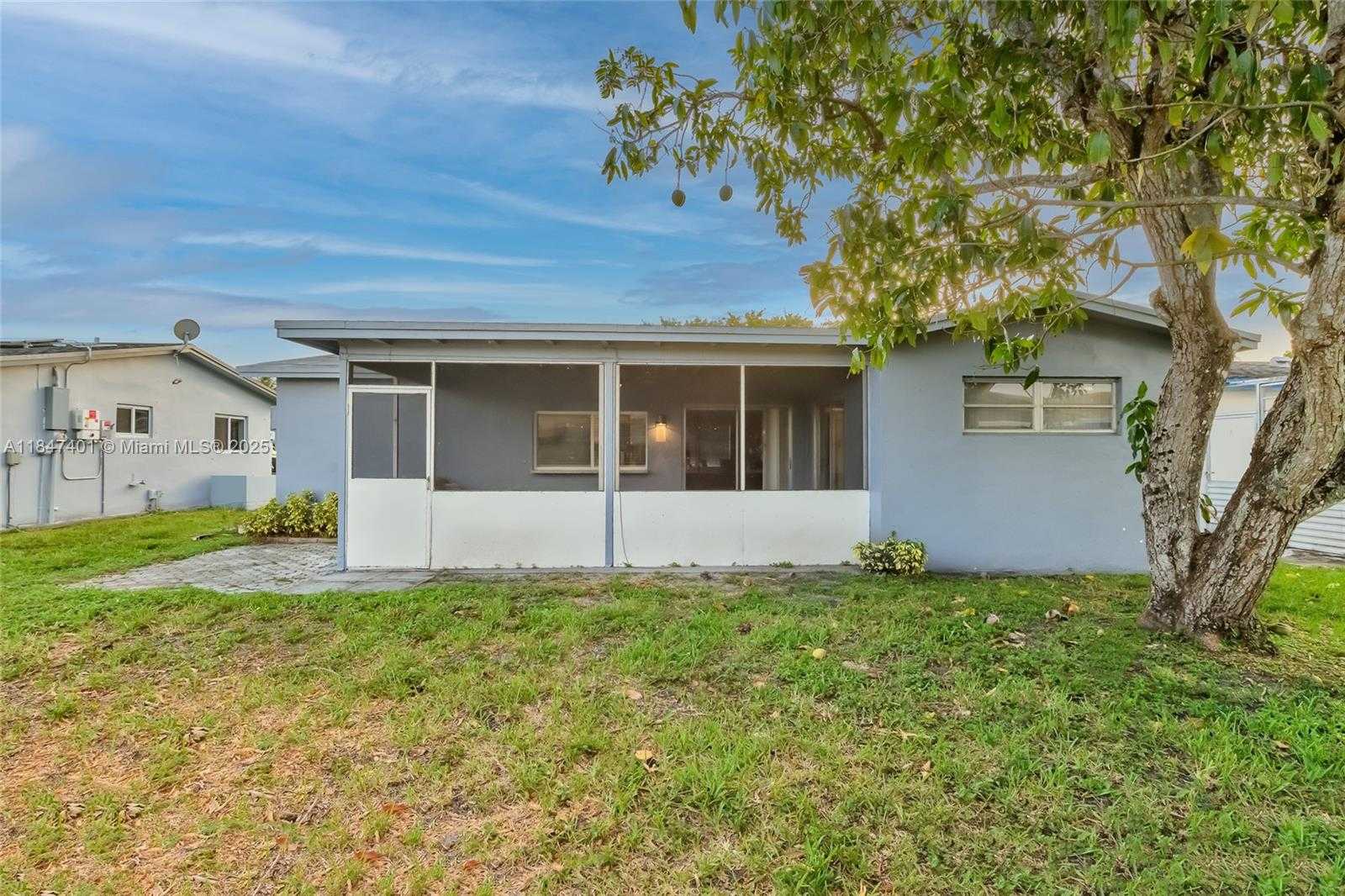 Small Image of 980 NORTH WEST 69 AVE, Margate Number 24